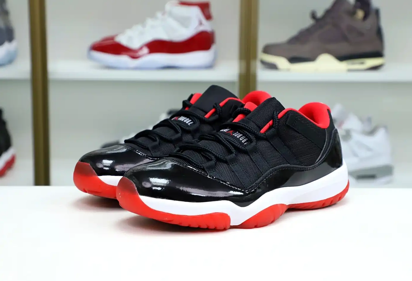 JORDAN LOW AIR RETRO BRED 11 0430